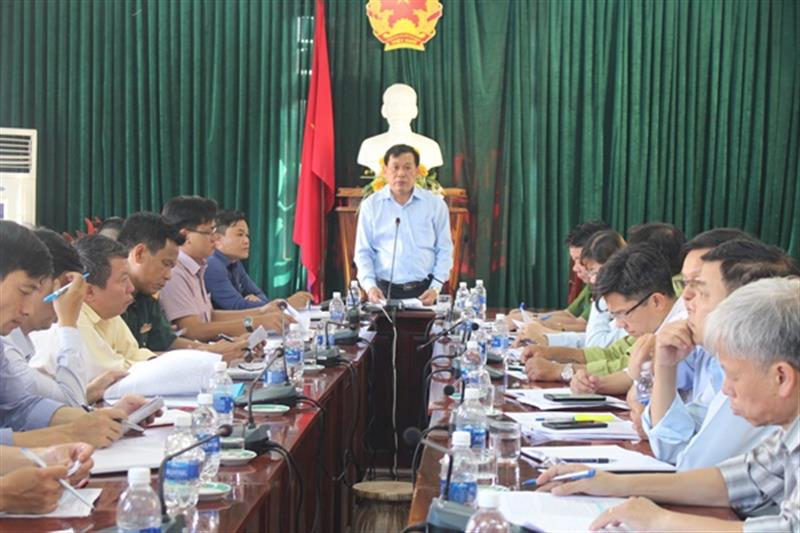 Đồng chí Võ Văn Phương - Phó Bí thư Huyện ủy, Chủ tịch UBND huyện phát biểu kết luận hội nghị