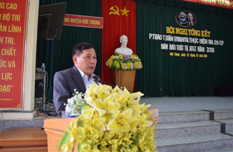 Đ/c Võ Văn Phương – Chủ tịch UBND huyện phát biểu kết luận hội nghị