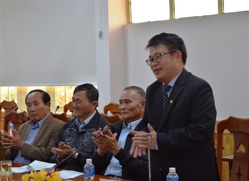 Đồng chí Nguyễn Ngọc Phúc – TUV, Bí thư Huyện ủy Đức Trọng báo cáo tình hình kinh tế - xã hội của huyện năm 2018 và phương hướng, nhiệm vụ 2019